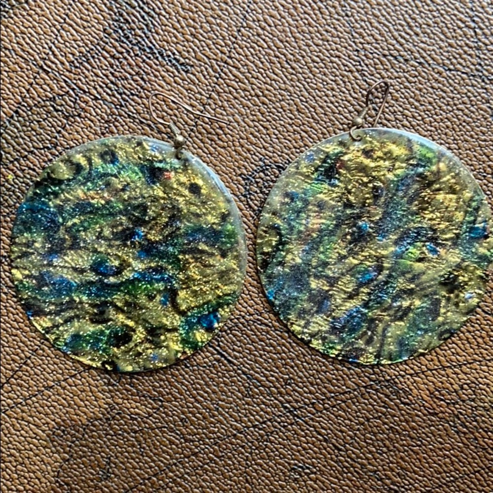 Lightweight circle earrings